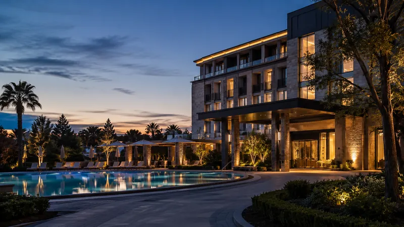 Otel — insansız, sade ve kurumsal tesis atmosferi (hazırlık görseli)